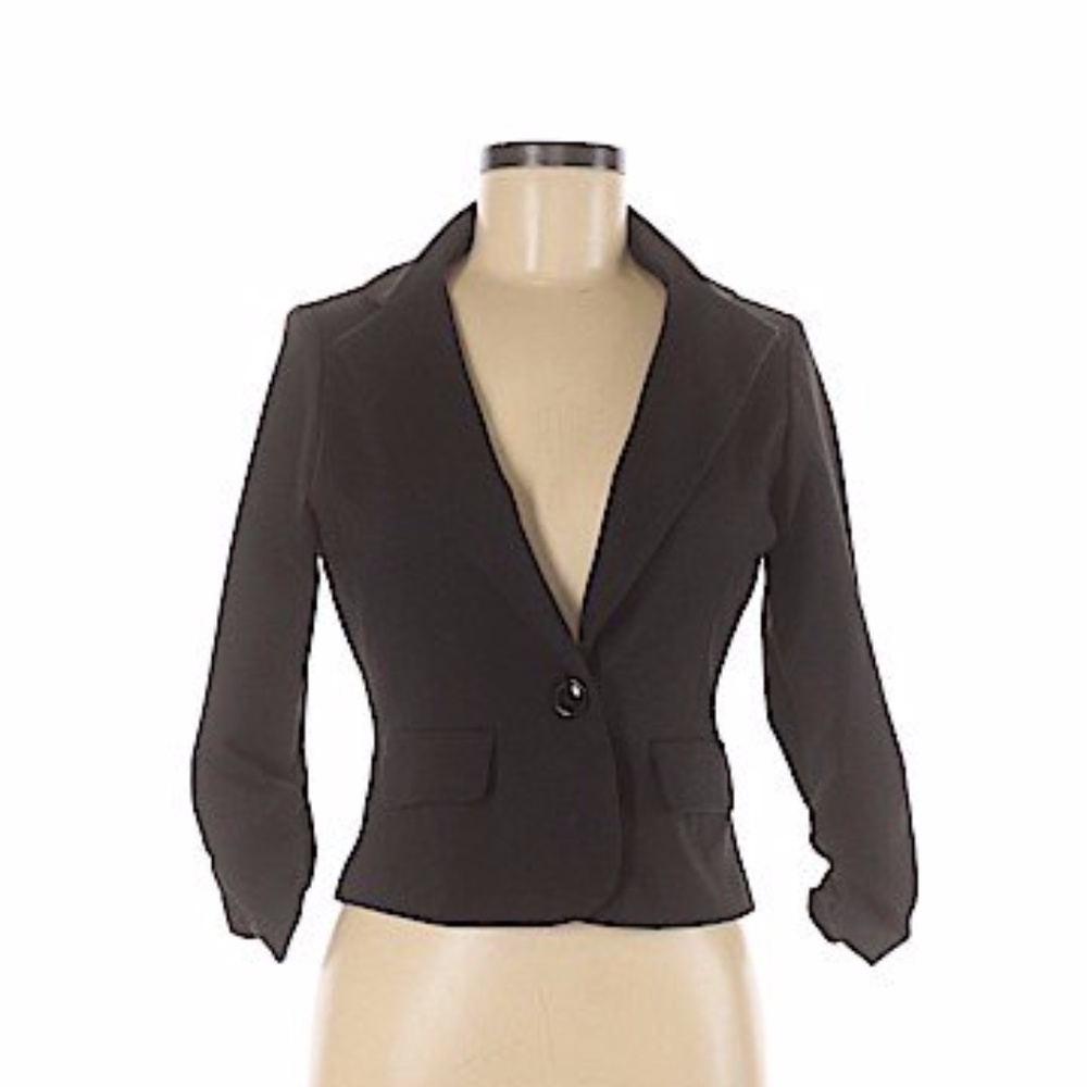 Three-Quarter Sleeve Cropped Blazer